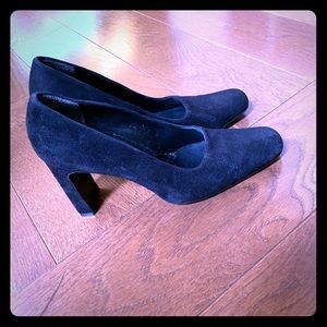 DKNY Black suede pumps size 7